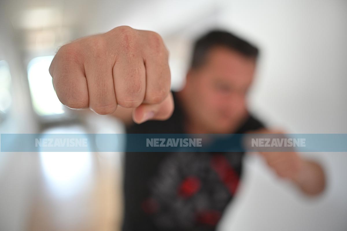 Napao sugrađanina u prisustvu djece