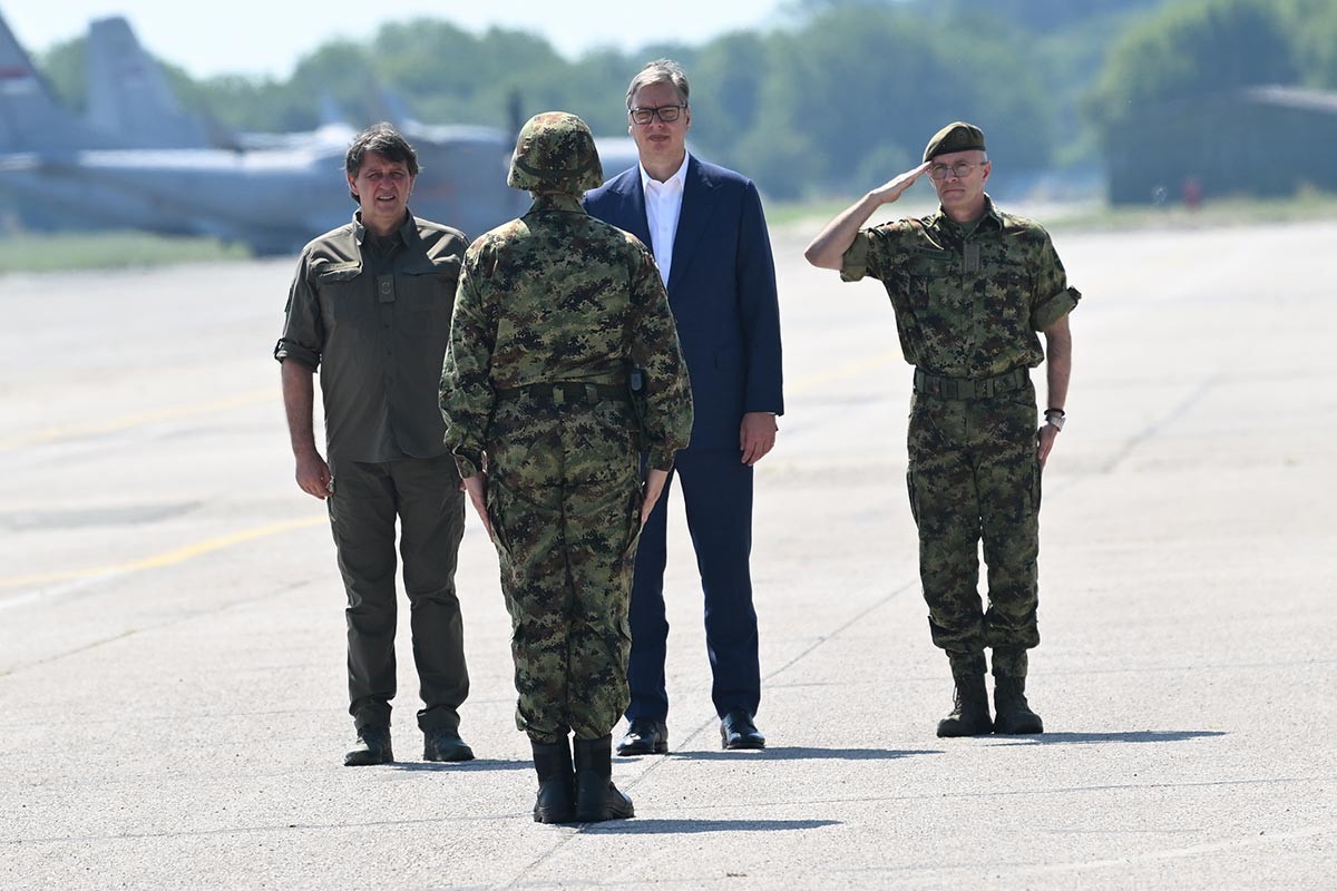 Vučić: Srbiji će trebati više pilota, stižu "Rafali" i novo naoružanje