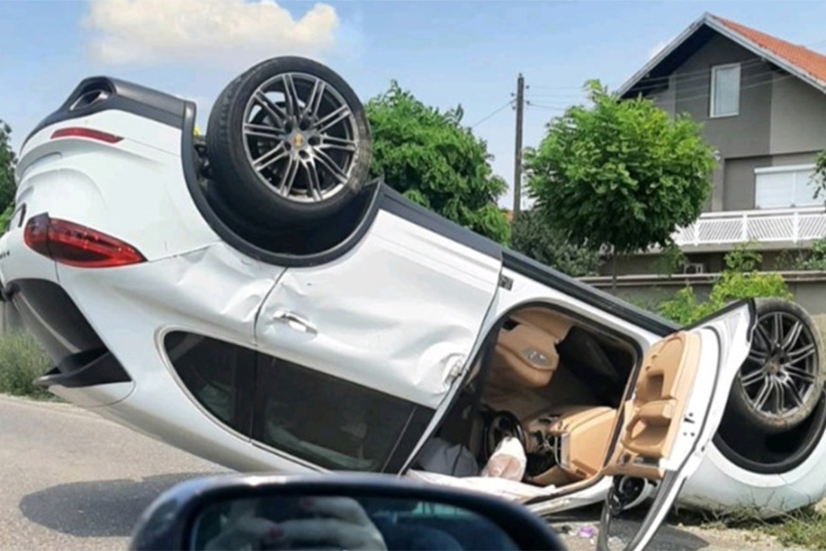 Udes na putu Bijeljina-Zvornik: Porše na krovu, vozač povrijeđen