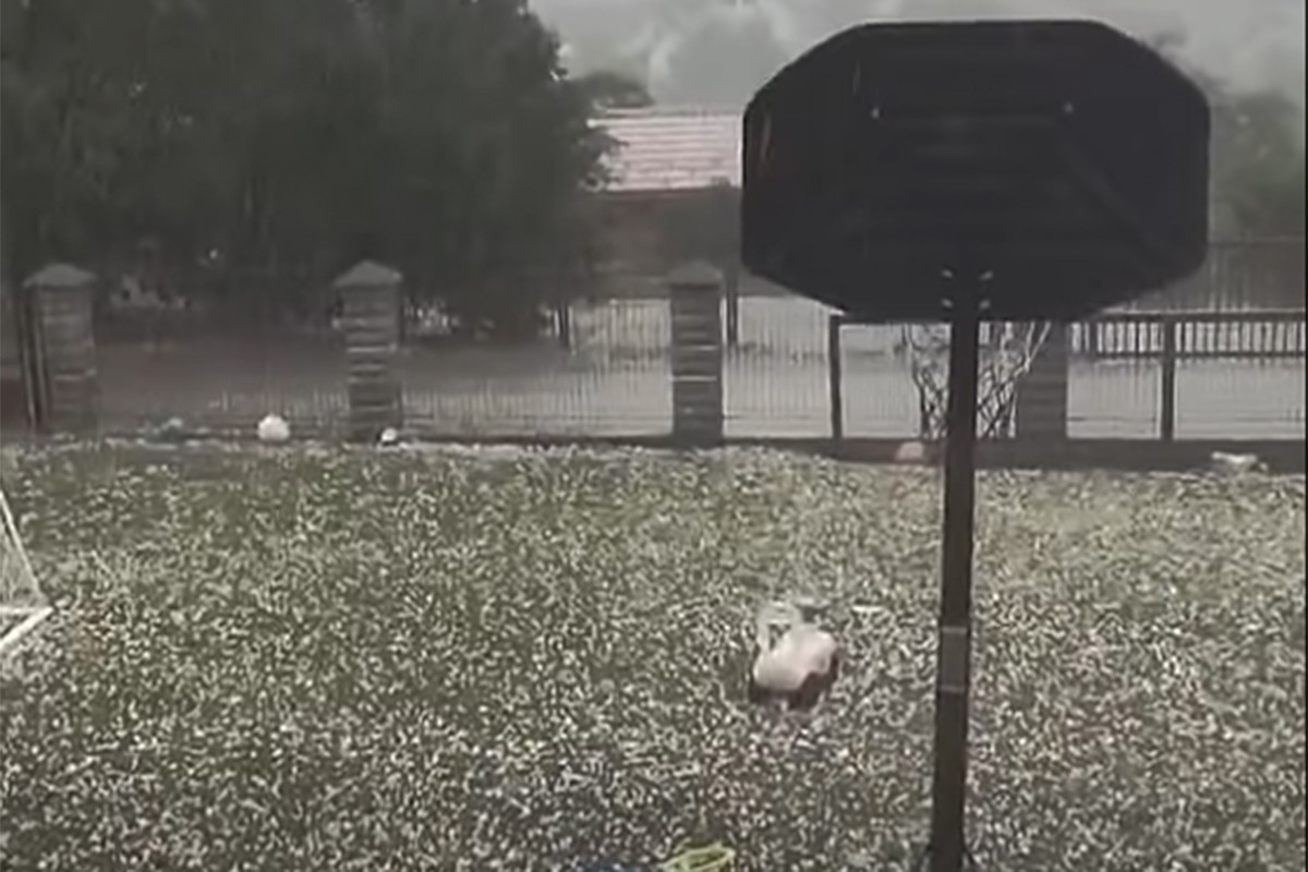 Jako nevrijeme stiglo u BiH: Led zabijelio Bosanski Petrovac (VIDEO)