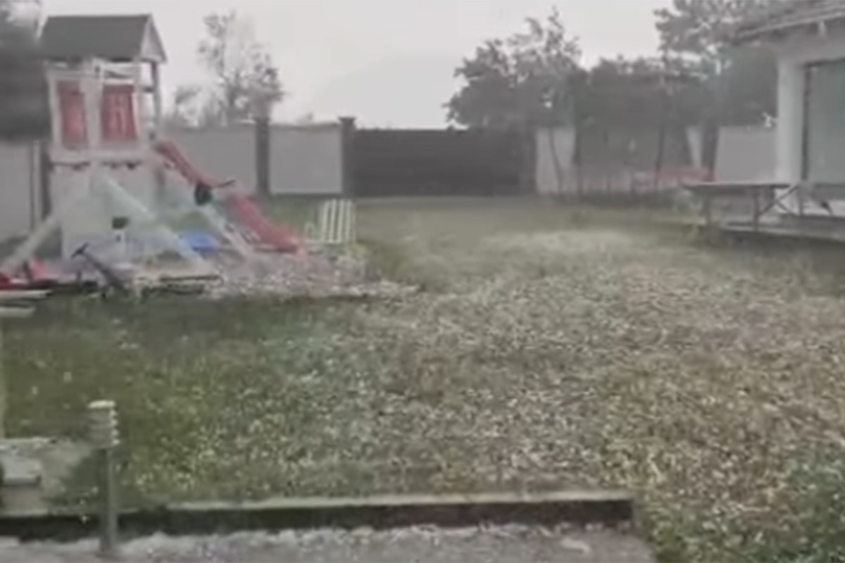 Jako nevrijeme pogodilo Čačak, padao led veličine lješnika (VIDEO)