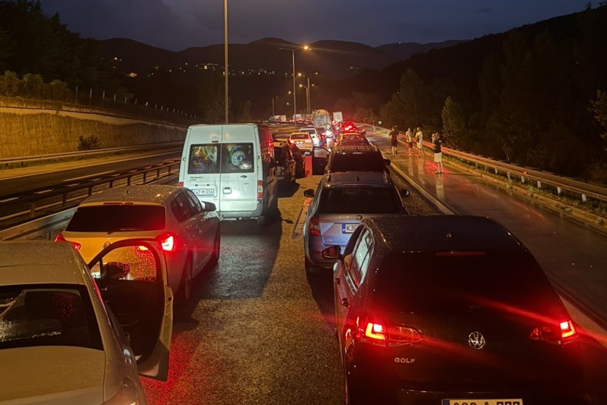 Nezgoda na auto-putu kod Sarajeva: Velike kolone, blokiran saobraćaj prema Zenici