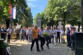 Položeni vijenci na spomenik palim borcima u Kostajnici