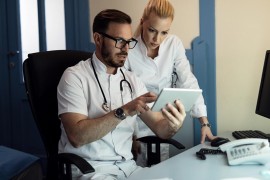 ChatGPT ili doktor? Sve više pacijenata prvo traži odgovor od ...