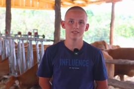 Sa 13 godina brine o 50 goveda: Njegova priča osvaja region (VIDEO)