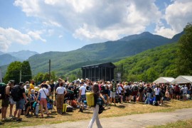 Otvoren kamp "OK festa", prvi posjetioci stigli na Tjentište