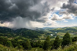 Vrijeme danas: Pljuskovi s grmljavinom, mogući grad i lokalne nepogode