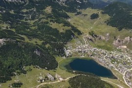 Ljetno osvježenje na 1.600 metara: Kamperi iz Evrope otkrili jezero u ...