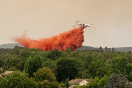 Vatrena stihija ne jenjava: Francuska šalje vojni avion u borbu protiv ...