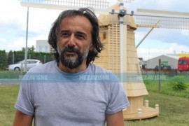 Maštoviti profesor iz Gradiške Jovica Praskalo izradio vjetrenjaču ...