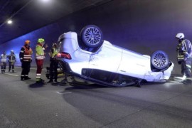 Nijemac, pod djestvom droge, “zakucao” se u auto porodice iz Srbije