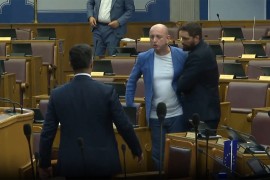 Haos u parlamentu Crne Gore: Ministar policije krenuo na Kneževića ...