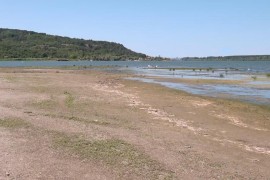 Istorijski nizak vodostaj Dunava, mještani u nevjerici (FOTO)