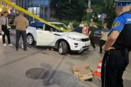 Misterija u Sarajevu: Policija opkolila rendž rover, pronađen ...