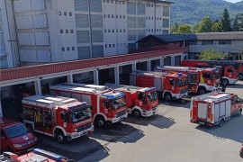 Banjaluka: Požar u "Livnici Jelšingrad", na terenu 9 vatrogasaca i 4 ...