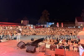 Koncertom Željka Samardžića otpočele tri noći zabave na Kastelu ...