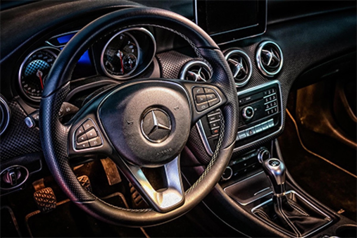 Ukraden mercedes u Tesliću, policija traga za počiniocem