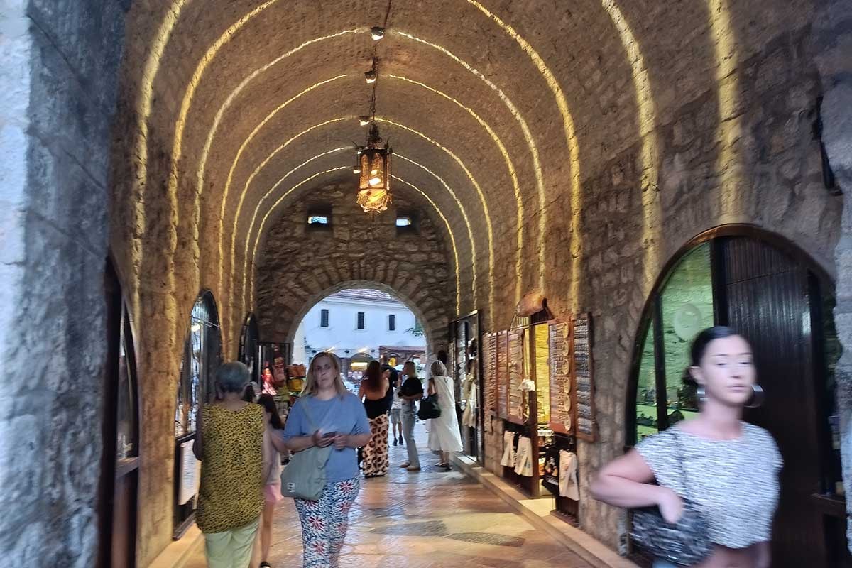 Stari grad u Trebinju dobio novu LED rasvjetu i bajkoviti izgled