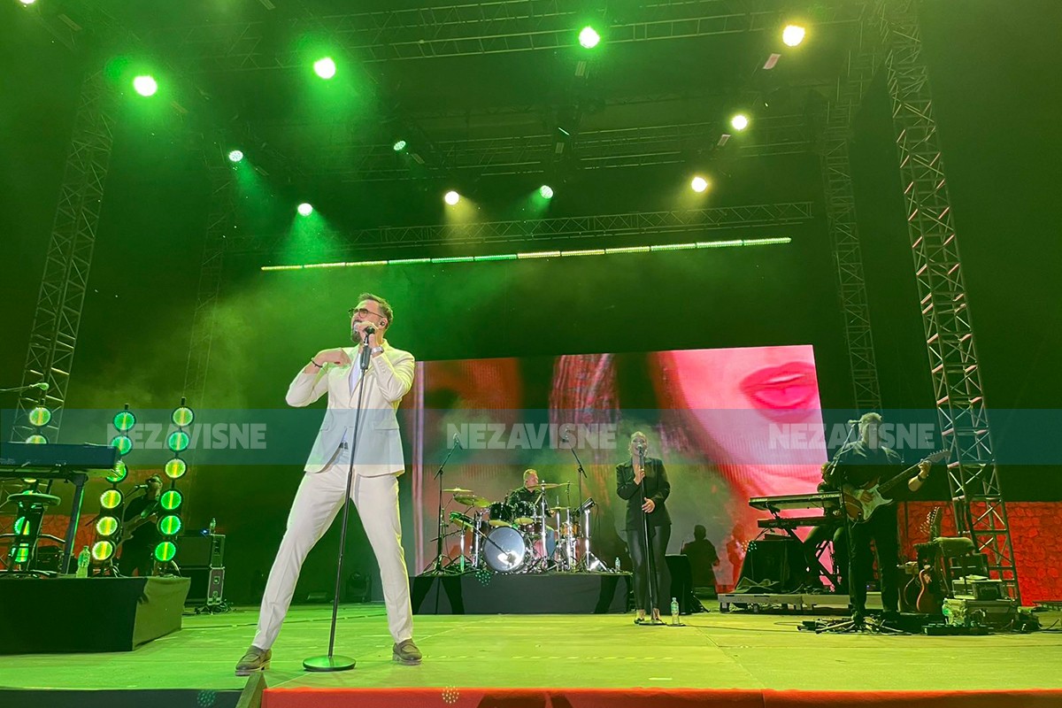 Od emotivnih balada do plesnih hitova: Petar Grašo oduševio Banjalučane (VIDEO)
