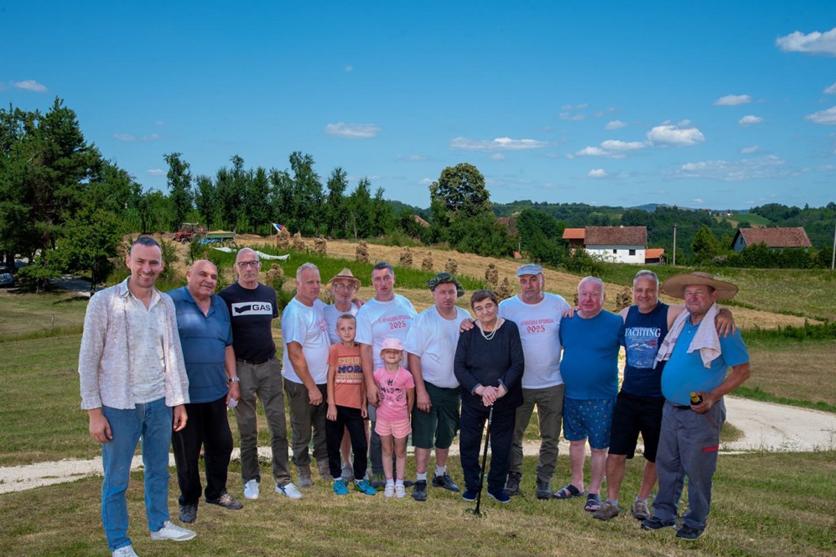 Čuvari tradicije: Žetva pšenice kao uvertira za 4. "Branešku vršidbu" (FOTO)