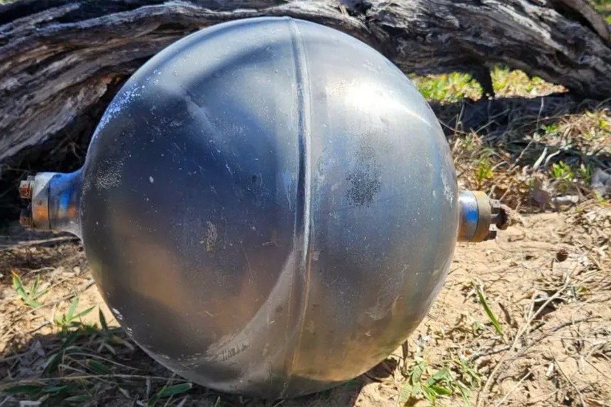 Misteriozne metalne kugle pronađene na plaži, dignuta uzbuna (FOTO)