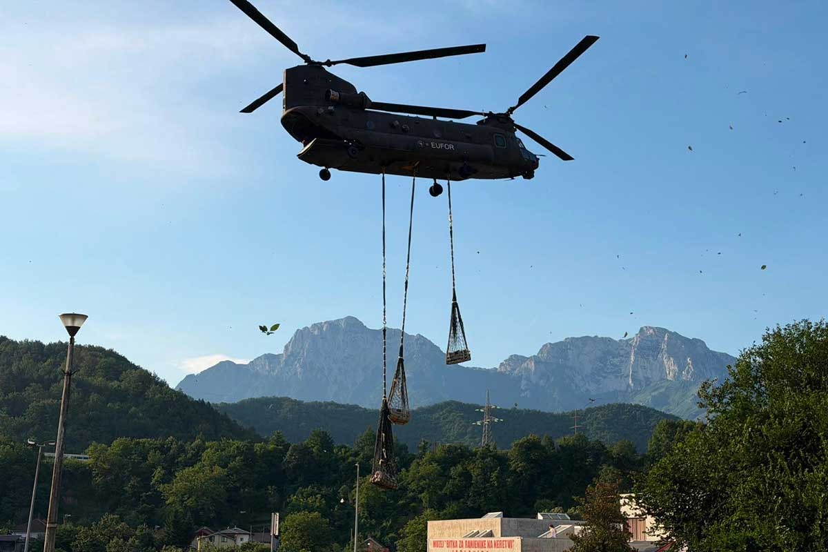 EUFOR pomaže u postavljanju planinarskog skloništa na Prenj (VIDEO)
