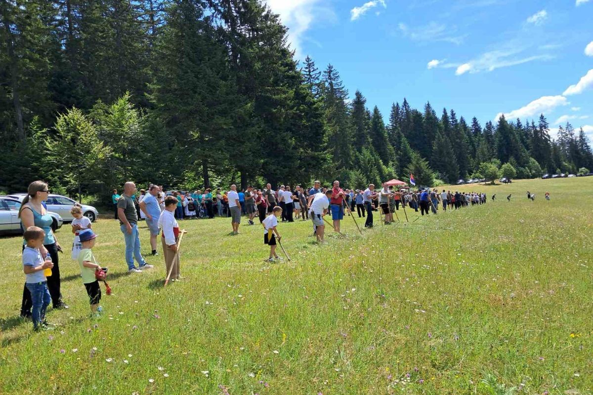 Stari običaji oživjeli na drugoj "Kosidbici": Prvo mjesto osvojio Drago Begovac