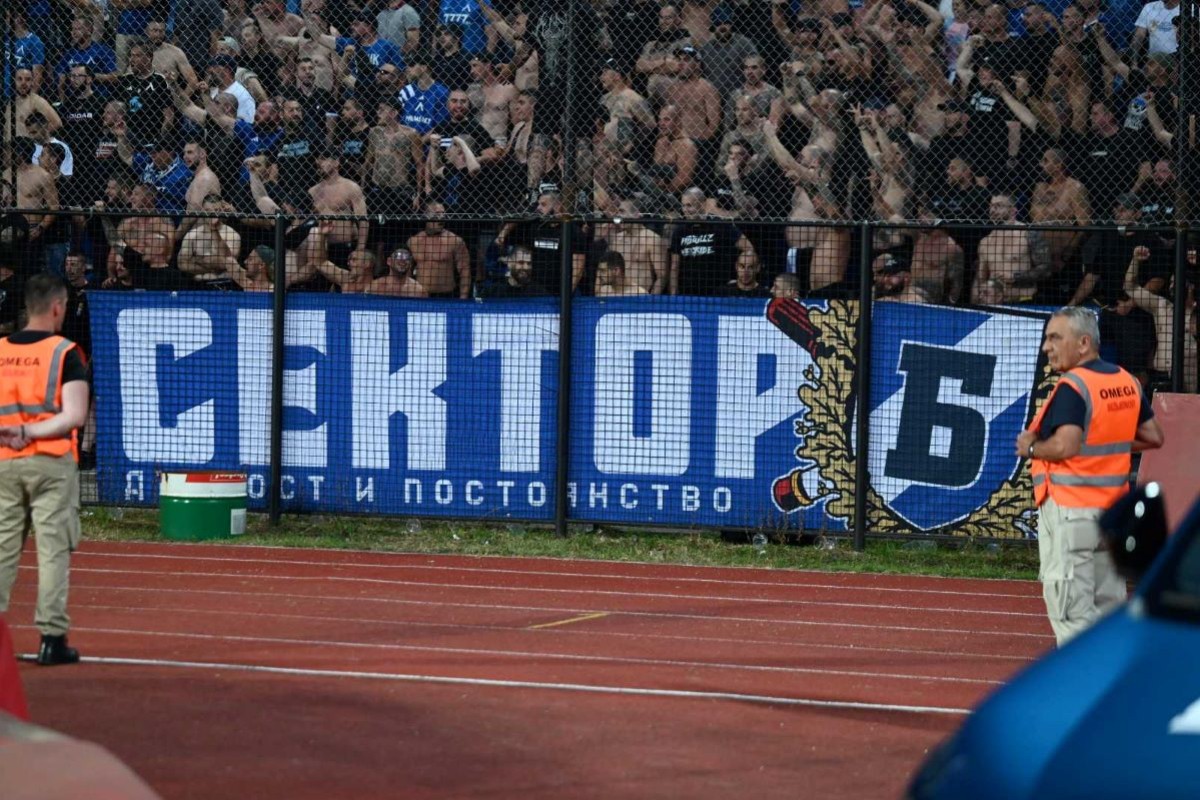 Umalo eskalacija, navijači Levskog divljali i pokušali da probiju zaštitnu ogradu (VIDEO)