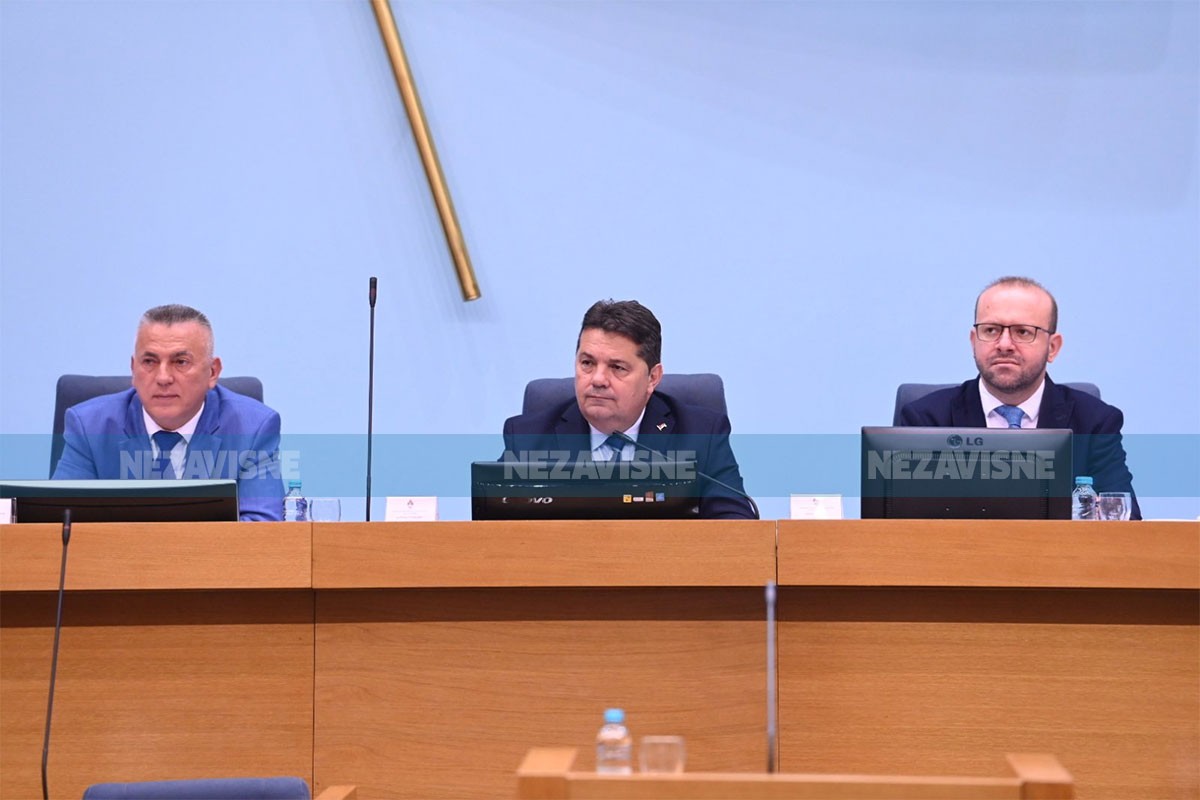 Tenzije u parlamentu: Stevandić nazvao Vukanovića ološom, dobio odgovor