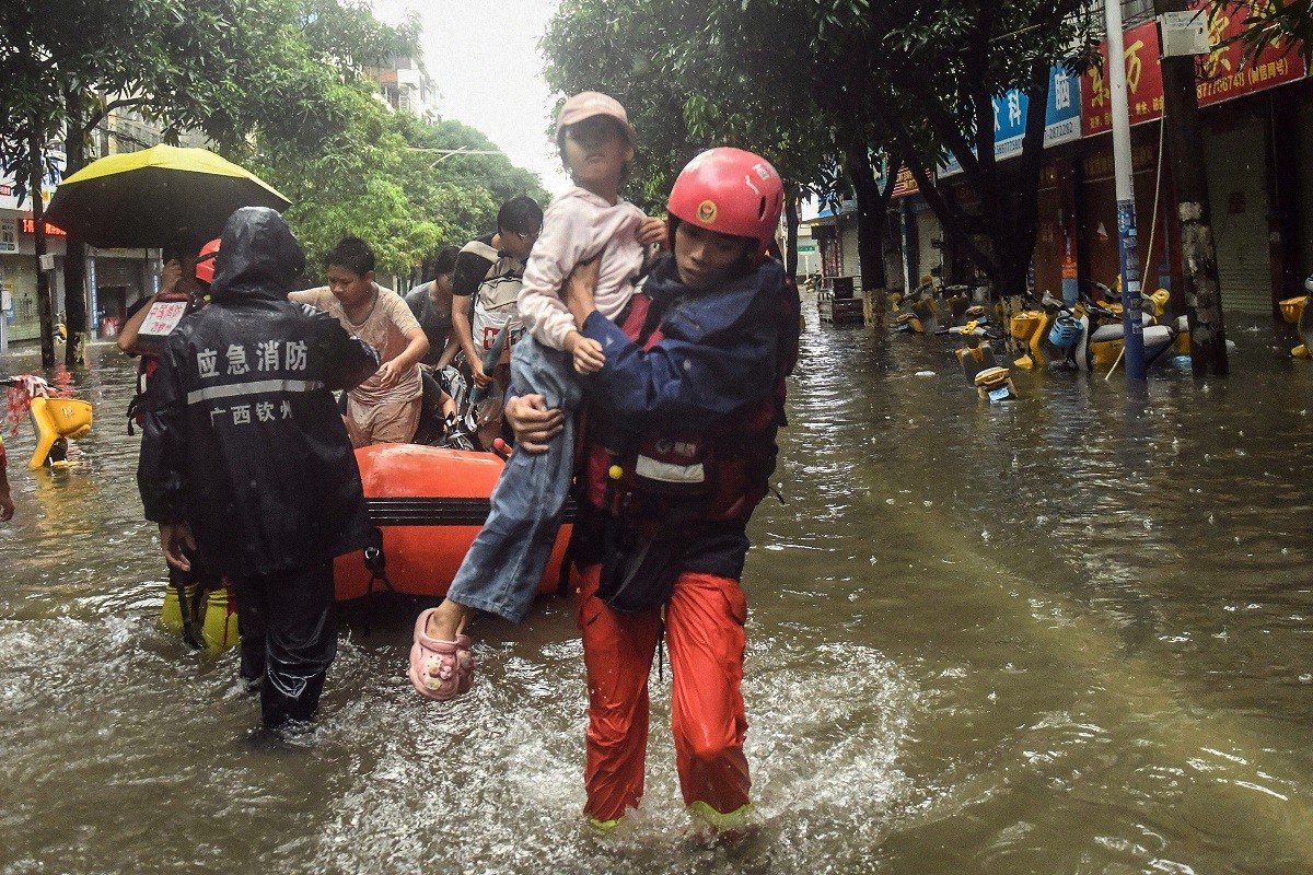 Poplave u Kini odnijele 39 života, približava se novi tajfun (FOTO)
