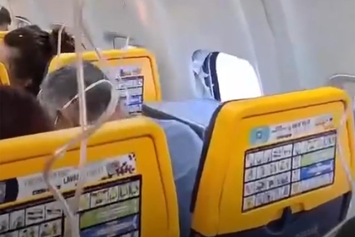 Putnici u posljednjem trenutku spasili Srbina: "Glava mu je bila van aviona" (VIDEO)