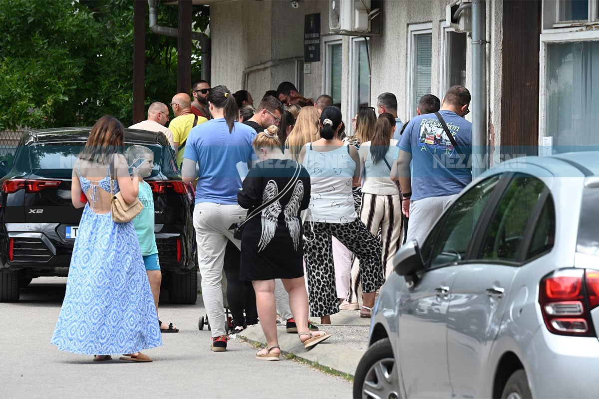 Gužve u Banjaluci: Roditelji satima čekaju da prijave dijete u vrtić