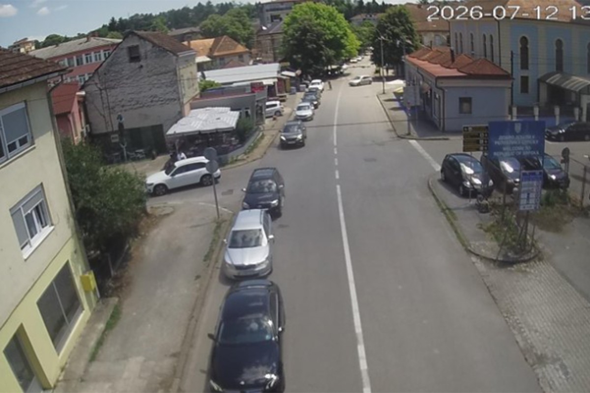 Duge kolone na izlazu iz BiH na više prelaza
