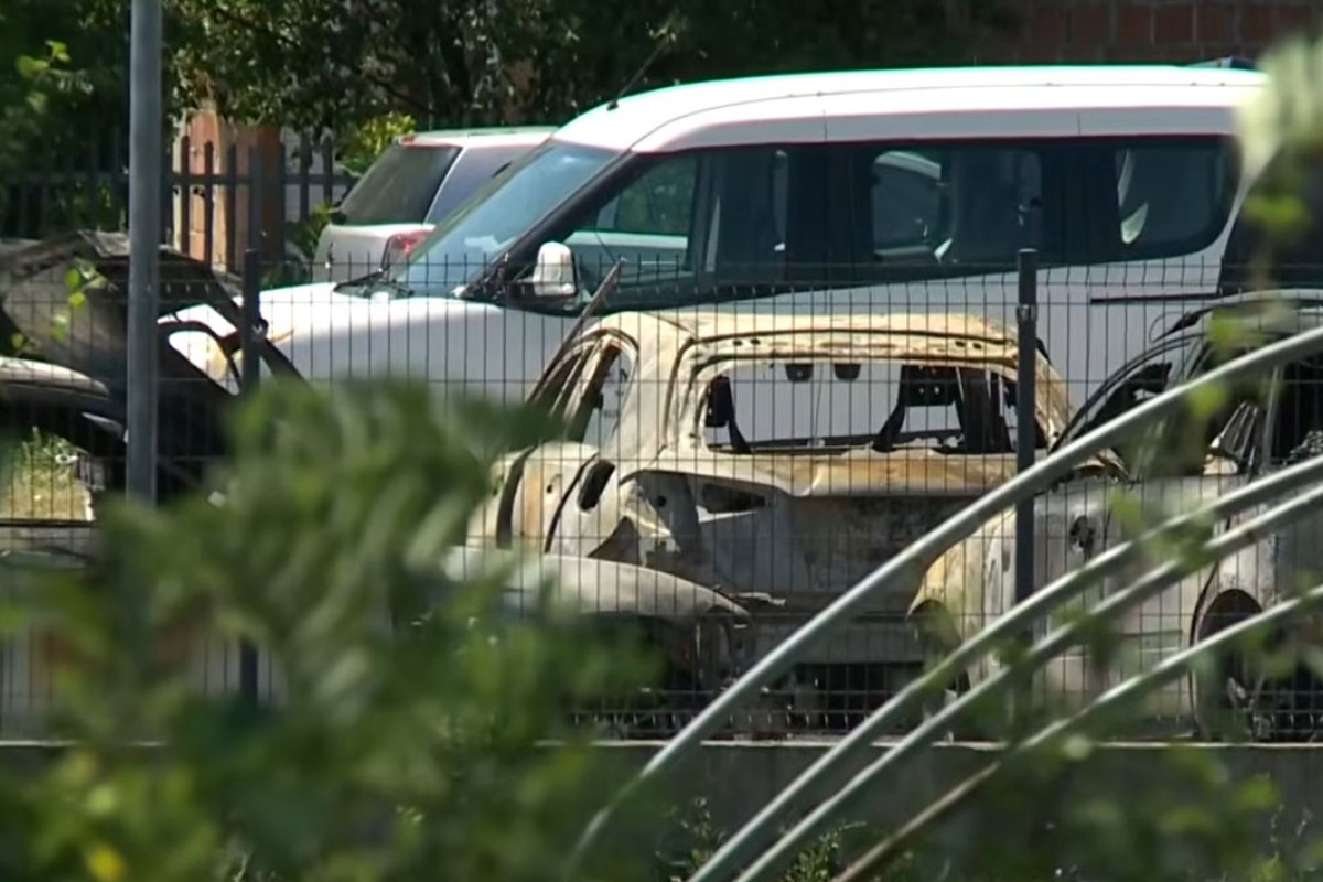 Požar u auto-servisu u Zagrebu: Izgorjelo 10 automobila (FOTO, VIDEO)
