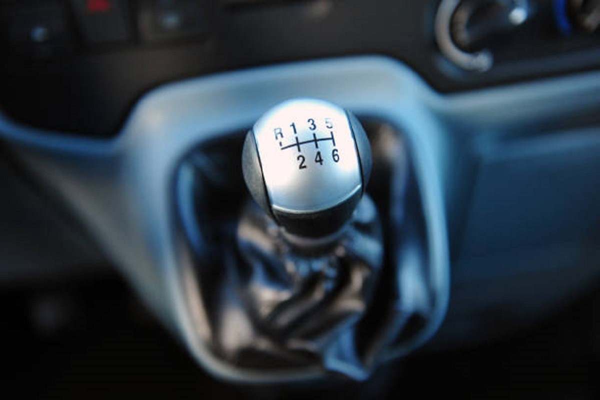 Ručni mjenjač nije mrtav: Evo najjačih automobila danas