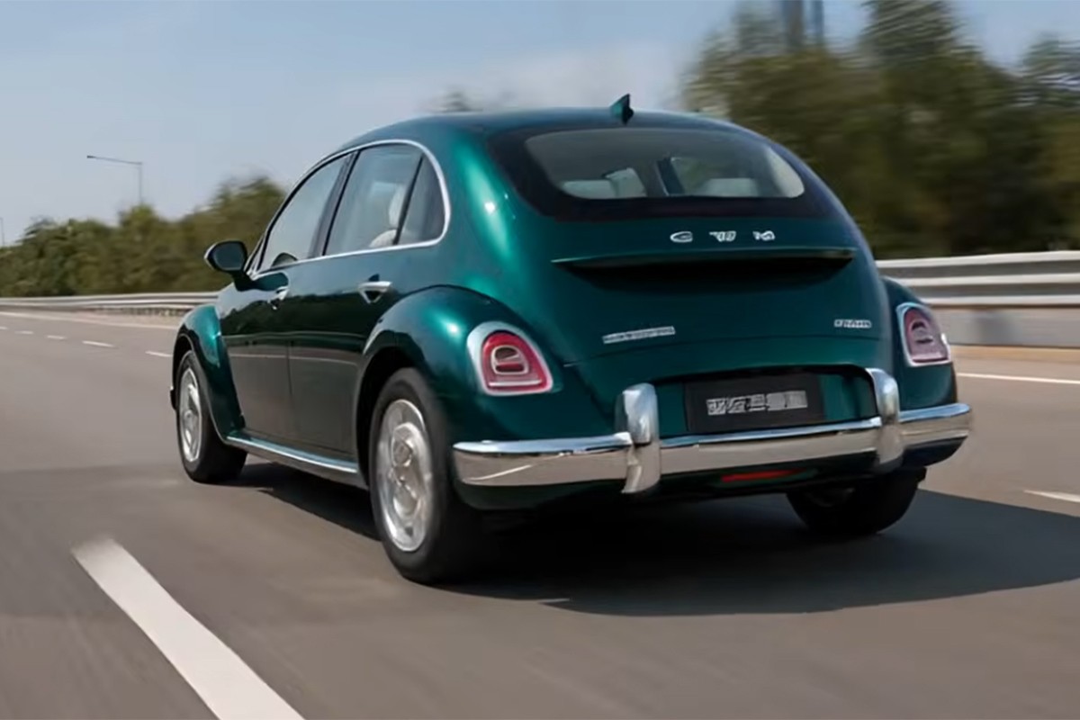 Kineski klon VW Bube nudi kontroverznu "funkciju za žene" (VIDEO)