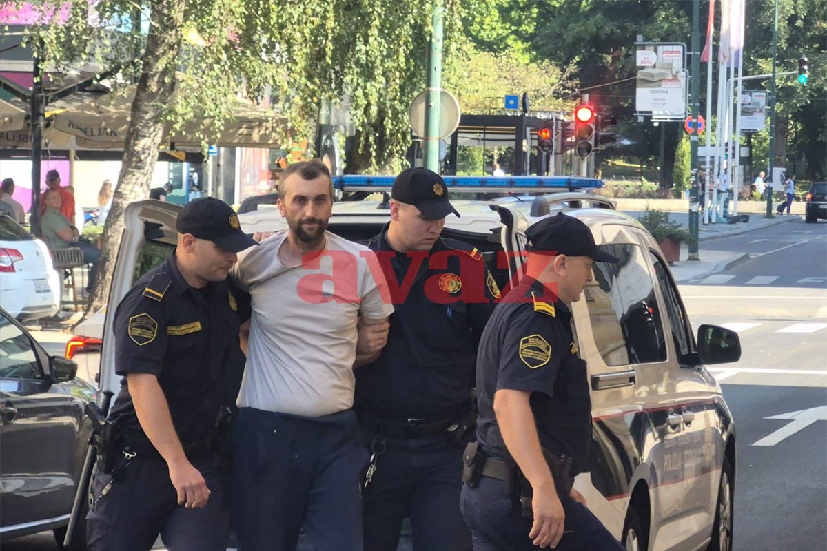 Osumnjičeni za ubistvo majke i brata doveden u Tužilaštvo: Komšije otkrile detalje o porodici