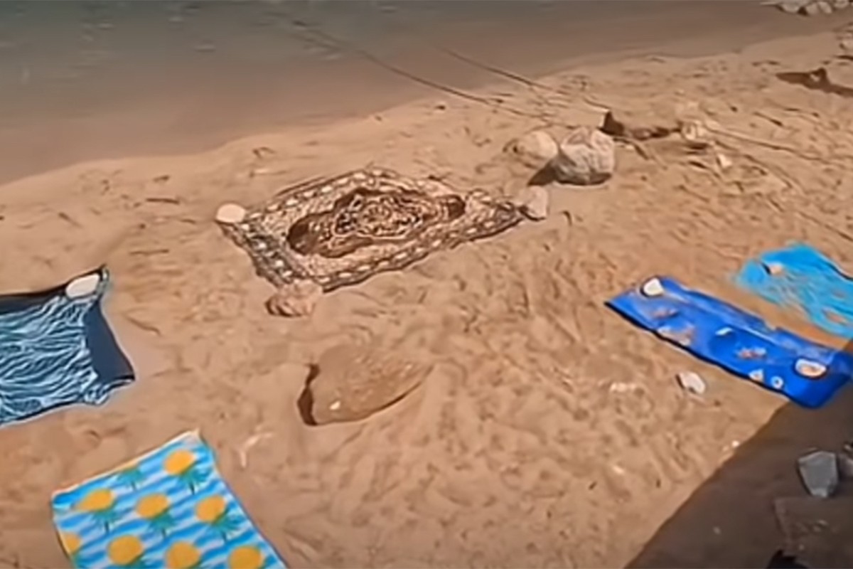 Tepihom rezervisao mjesto na plaži: "To se Aladin parkirao" (VIDEO)
