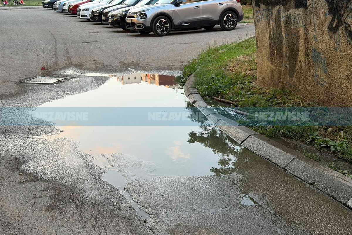 Kanalizacija se izlila pored vrtića u Banjaluci: Smrad danima muči građane