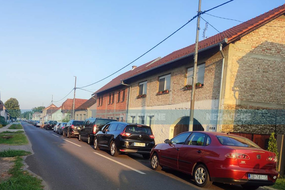 Kilometarske kolone na ulazu u BiH: Čeka se i do četiri sata (VIDEO)