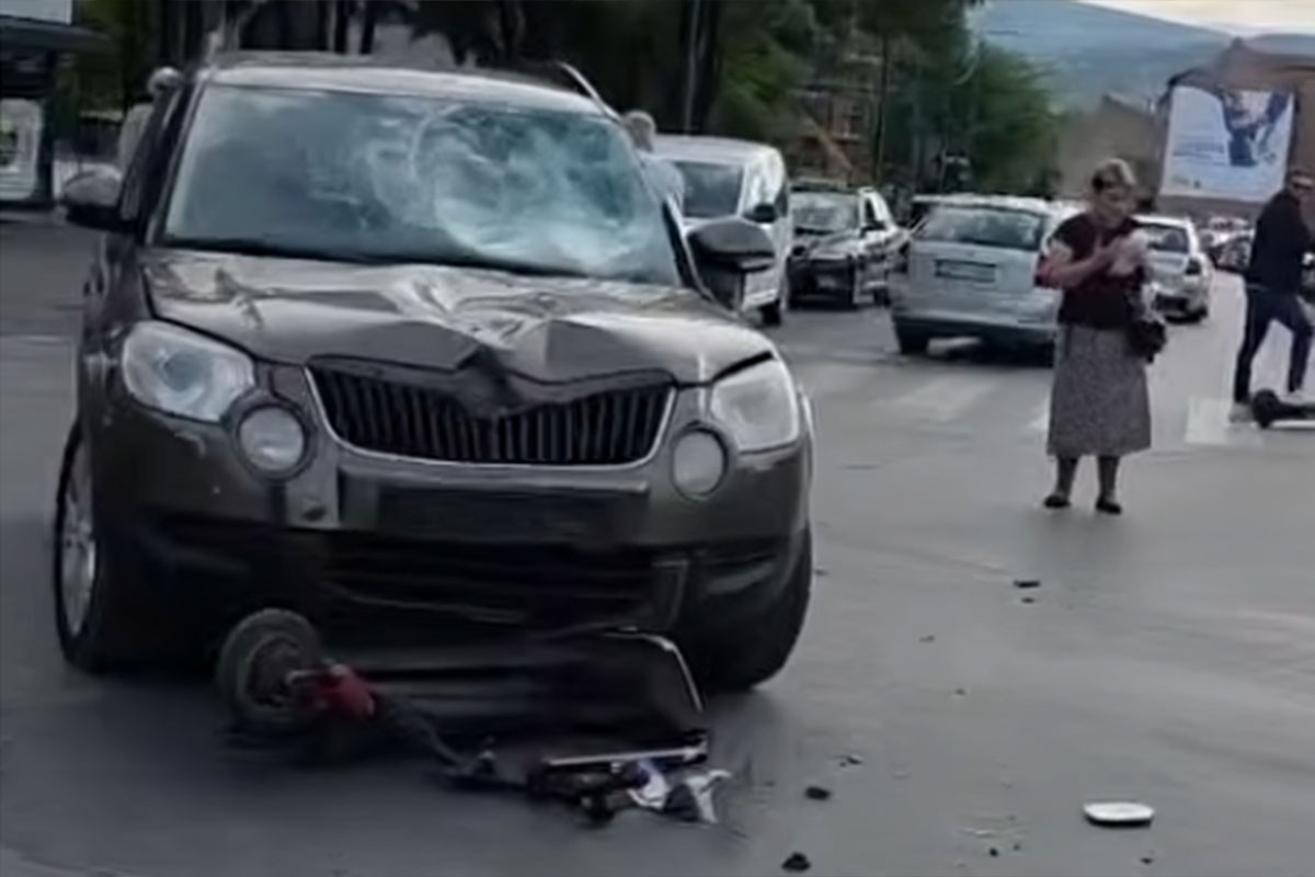 Jedna osoba povrijeđena u sudaru automobila i trotineta u Sarajevu