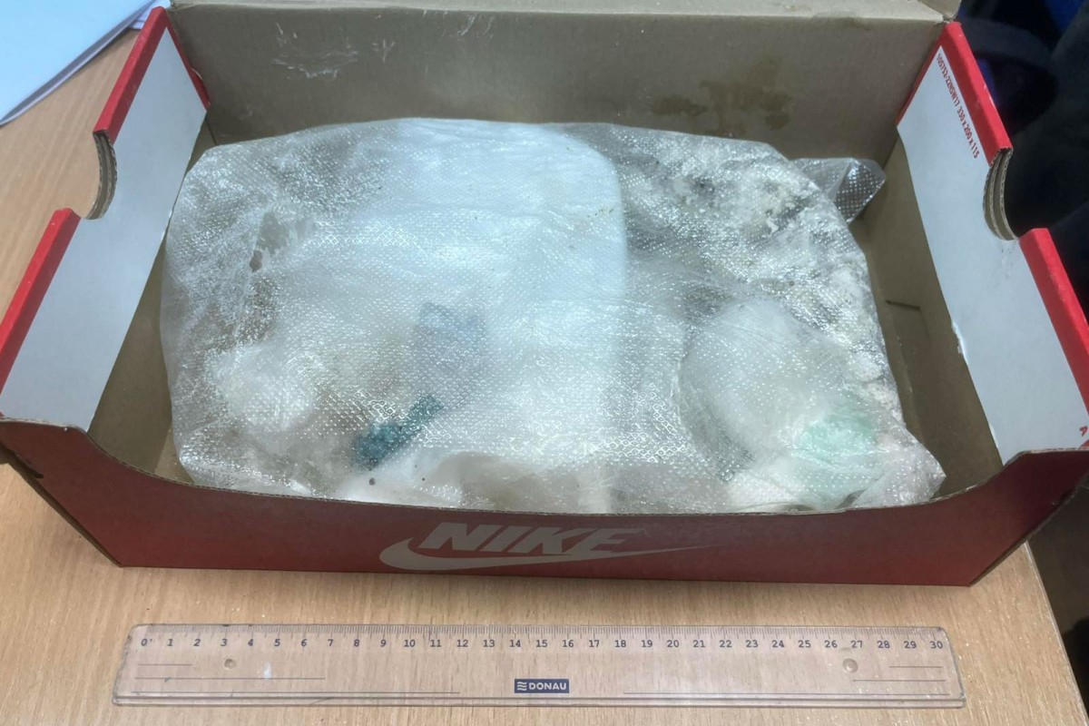 U kutiji od patika policija na šumskom putu pronašla kilogram spida