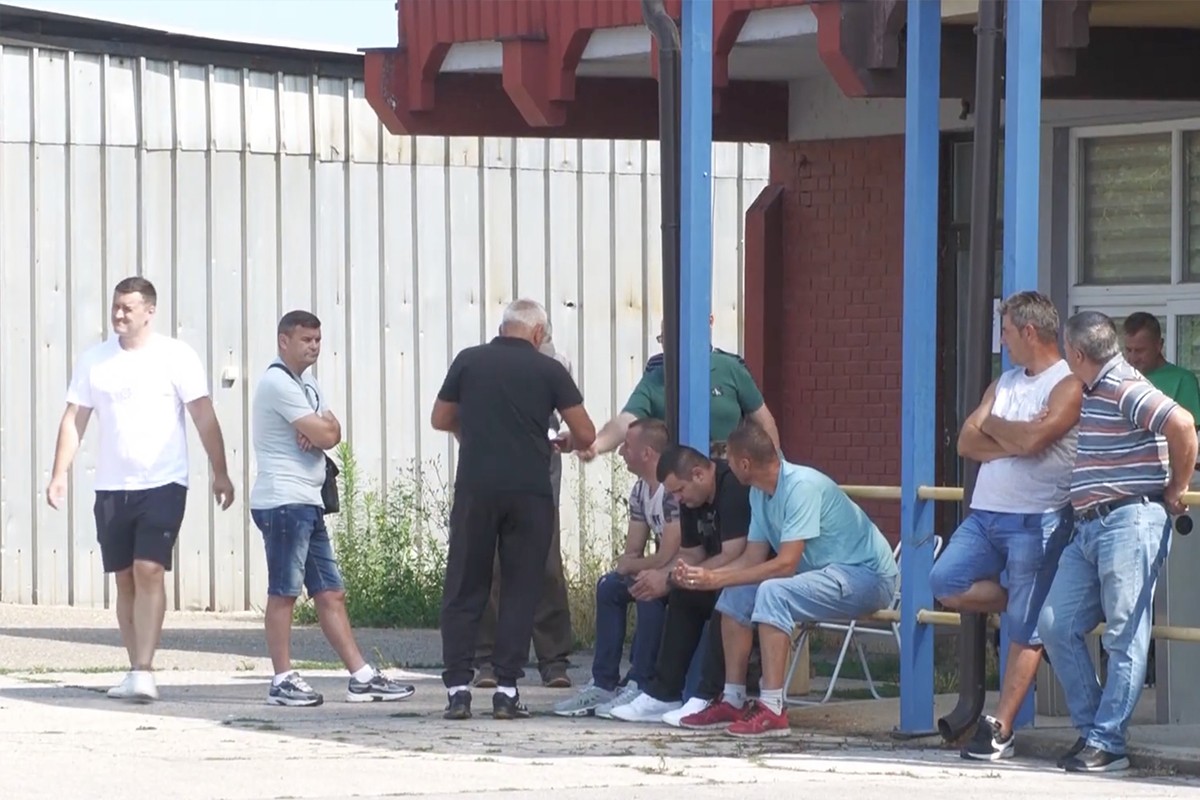 Bivši radnici Koksare proveli noć pred kapijom (VIDEO)