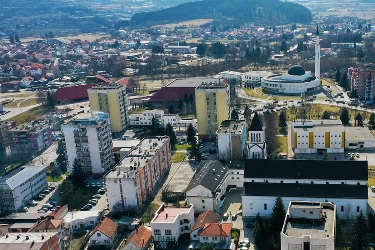 Jović upozorio: Otima se posljednji posjed SPC u Bugojnu