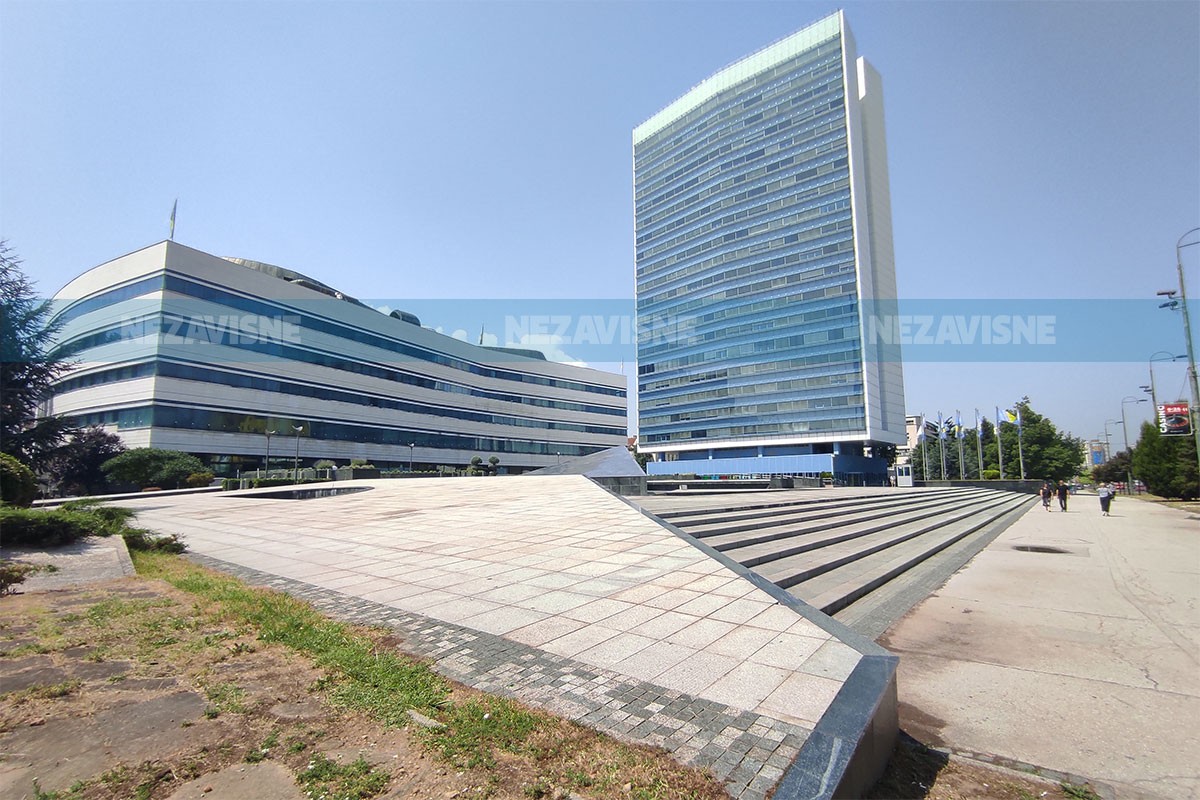 Ko u institucijama u BiH koristi vještačku inteligenciju?