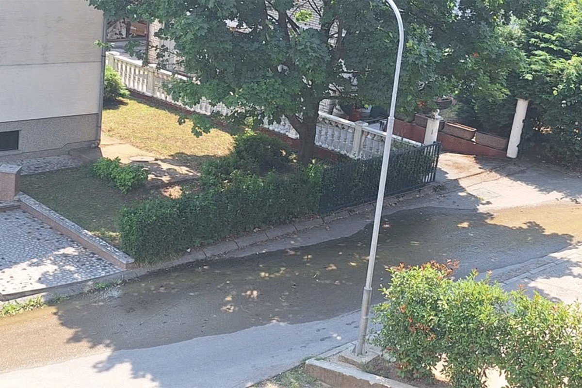Dva mjeseca voda tekla ulicom na Laušu, mještaninu poplavljen podrum