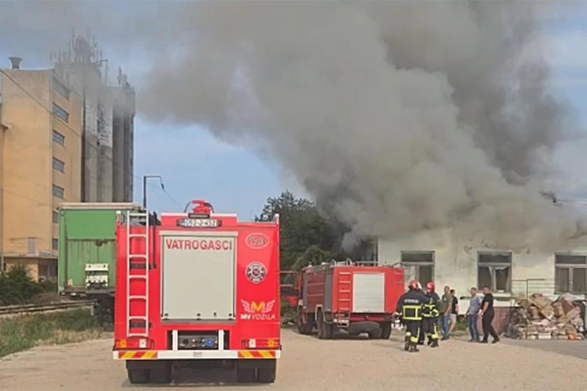 Za dva sata u Modriči gorjeli preduzeće i kuća