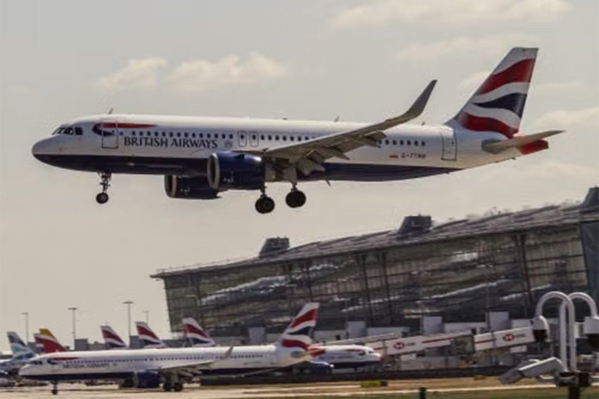 Avion sa 180 putnika za dlaku izbjegao sudar s dronom iznad Vindzorskog zamka