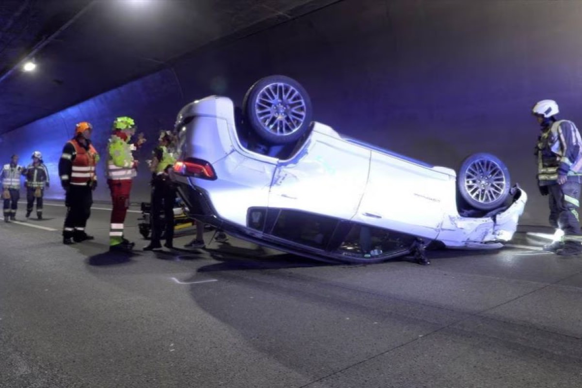 Nijemac, pod djestvom droge, “zakucao” se u auto porodice iz Srbije
