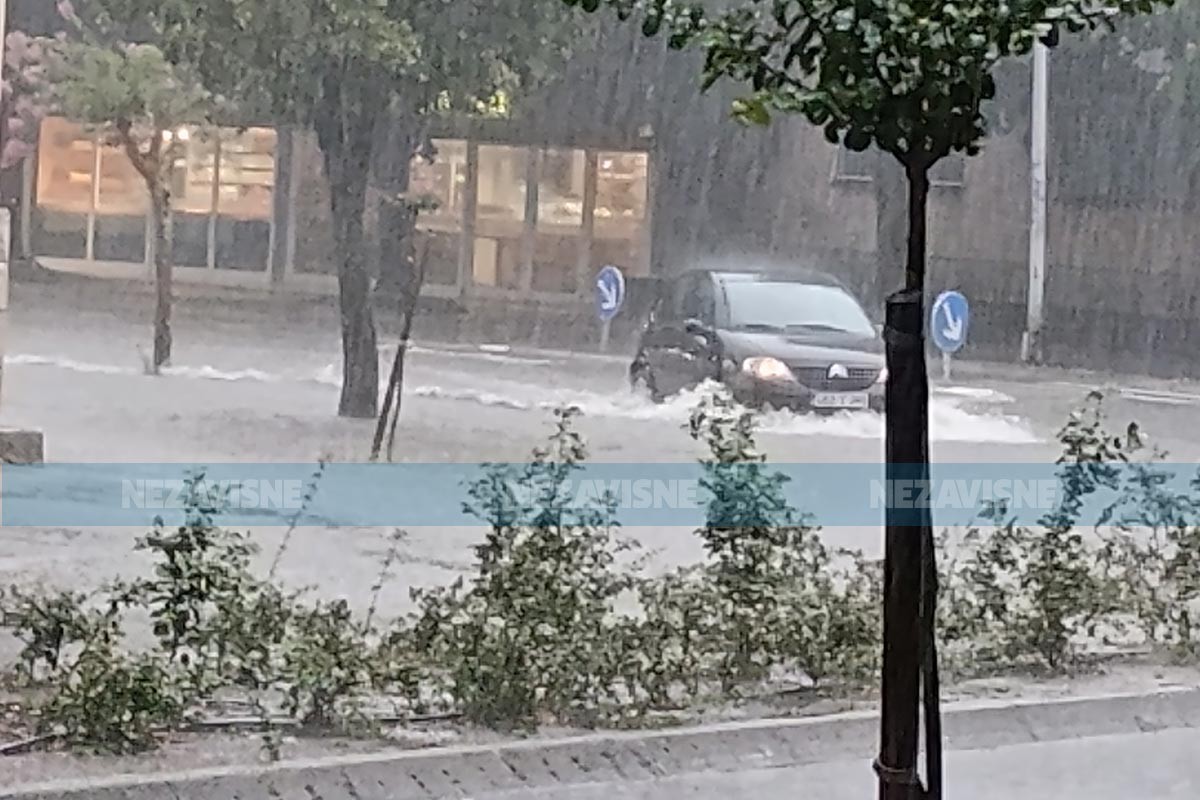 Obilna kiša potopila dijelove Trebinja: Komunalne službe brzo reagovale